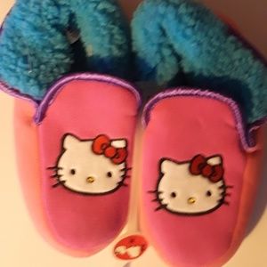 HELLO KITTY FLEECE LINED PLUSH SLIPPER BOOTIES